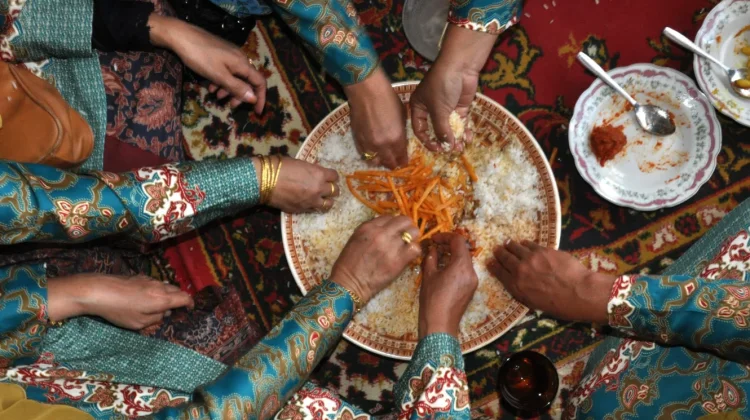 Makan Bajamba: West Sumatra’s Unique Communal Dining Tradition