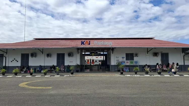 Padang Station: Main Gateway to West Sumatra's Railway