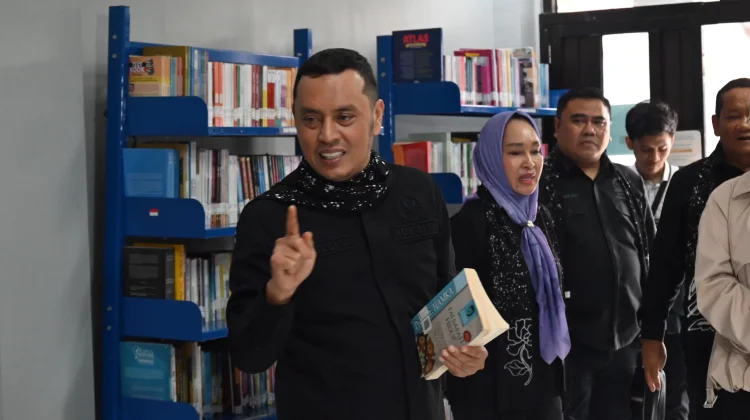 Indonesian Lawmaker Donates 250 Books to Bandung Women's Prison Library ...