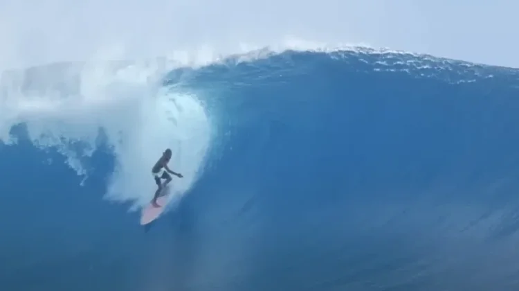 Icelands Mentawai: From Mellow Waves to Massive Barrels