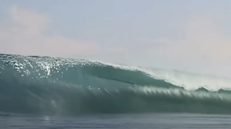 Banten's Illusions Challenges Advanced Surfers with Fast Barrels