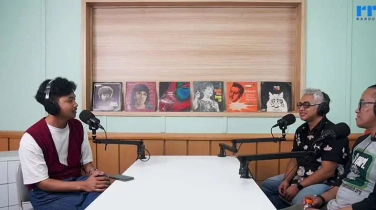 History of Podcasts and Their Development in the Digital Era