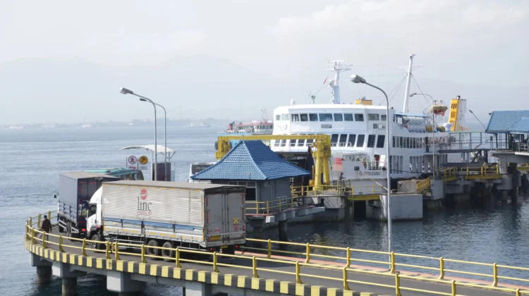 ASDP Deploys 26 Vessels for Ketapang Crossing