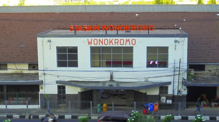 Wonokromo Station: A Historic Railway Transit Hub in Surabaya