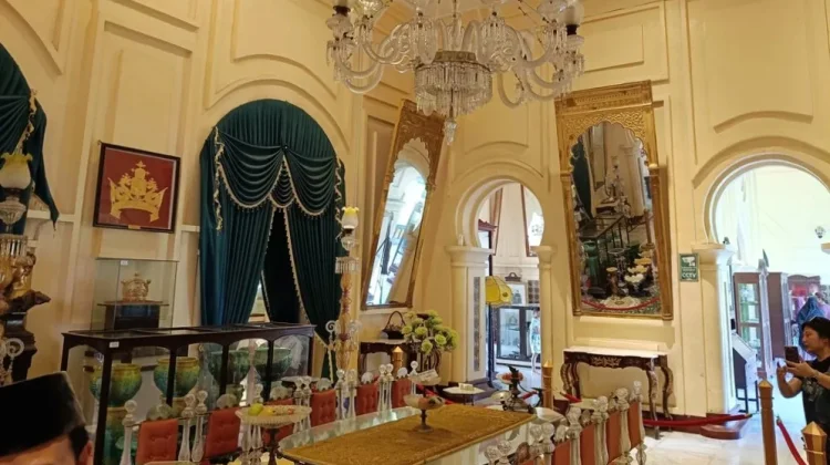 Istana Asserayah El Hasyimiah Museum Showcases Siak Heritage
