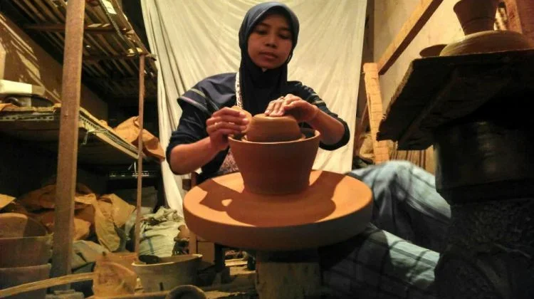 Melikan Village Preserves Klaten’s Traditional Handcrafted Pottery