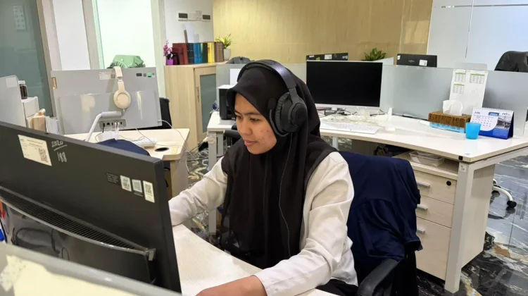 Safe Headset Use: Simple Tips to Protect Your Hearing