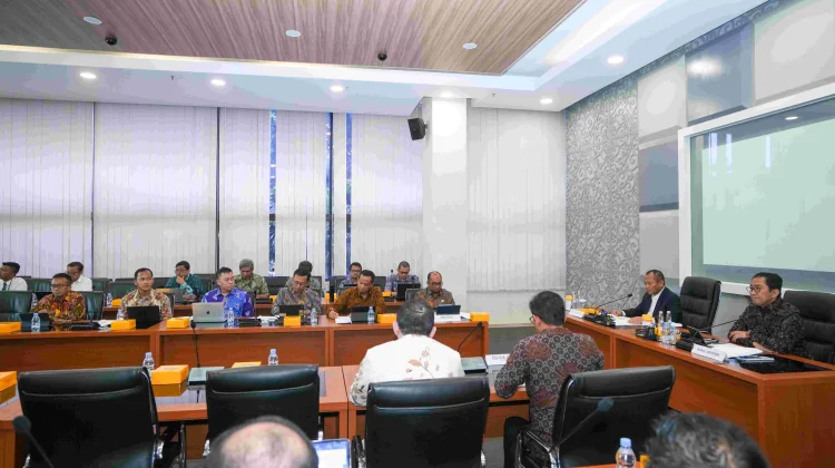 Industry Minister Urges Smarter Import Controls