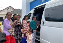Palu Immigration Office Transfers 15 Stranded Filipinos to Manado Detention