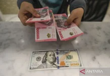 Rupiah Strengthens as U.S. Dollar Weakens on Court Ruling, Slow Growth