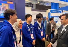 Indonesian Students Showcases Award-Winning AI Projects in India Summit