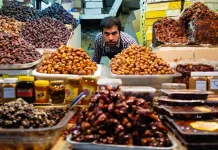 Indonesian Pilgrims Bring Home These 7 Hajj Souvenirs as Signs of Blessings