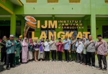 Indonesia’s Culture Minister Supports Historic Islamic School After Floods