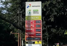Global Oil Hits $100, Indonesia's Subsidized Fuel Prices Stay Steady