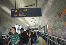 Skybridge at Bandung Station Begins Trial Operation for Feeder Train Passengers