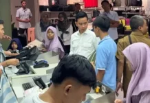 VP Gibran Shops with Orphaned Children, Sharing Happiness Ahead of Eid