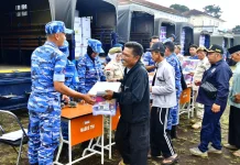 TNI AU Holds Social Services for Post-Disaster Relief in Cisarua