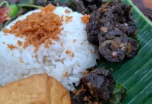 Nasi Tempong: A Spicy Delight from Banyuwangi
