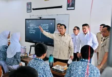 Prabowo Envisions Digital Screens and Native Teachers for Indonesian Schools