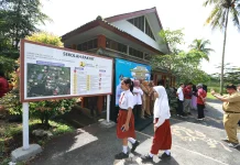 Indonesia Develops More People's Schools, Renovates Families’ Homes