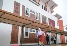 Indonesia Speeds up People's School Project in Border Region