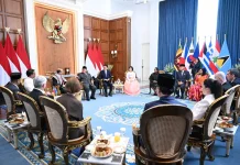 Prabowo Explains Indonesia's Free and Active Policy to New Ambassadors