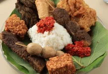 Meet Nasi Jamblang, Indonesia's Famous Teak Leaf-Wrapped Rice Dish
