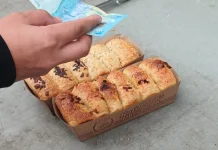 People Line Up on Early Morning in Yogyakarta to Buy This Bread