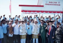 Minister Trenggono Joins Independence Day Ceremony with Coastal Communities