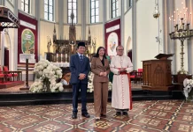 Minister and Cardinal Introduce Tolerance Tunnel to German Minister