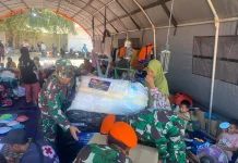 Indonesian Air Force Distributes Relief Supplies to Earthquake-Affected Residen
