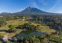 Bendungan Kendalsari Offers Serene Sunrise Views of Mount Merapi