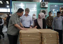 Government Appreciates SVLK-Certified Furniture Producer in Banyuwangi