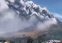 Mount Sinabung in North Sumatra Erupts, Alert Level Raised to Level III