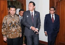 Ministry Attends UNAIR Open Doctoral Defense, Discusses Digital Democracy Gen Z