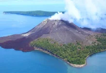 Ministri Urges Public to Stay Calm Yet Vigilant Amid Anak Krakatau Eruption
