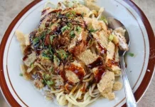Mie Kopyok, a Traditional Noodle Dish from Semarang