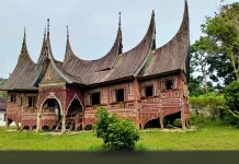 Rumah Gadang Surambi Papek Showcases Unique Minangkabau Architecture