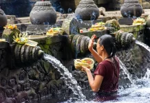 Melukat Offers Sacred Water Purification at Bali’s Hindu Sites