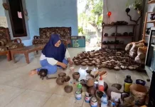 Gunungkidul Turns Coconut Shell Waste into Export Crafts