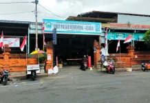 Pasar Kreneng Brings Morning Market and Night Food Together
