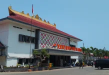 Tanjungkarang Station: Where Dutch-Era Railway Heritage Meets Lampung Culture