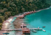 Ora Beach Offers Crystal Waters and Sea Lodges