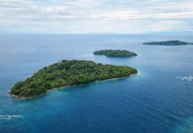 Tiga Assilulu Islands Showcase Clear Waters in Ambon