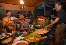 Sego Resek: Wood-Fired Fried Rice Reflecting the Richness of Night Food Culture