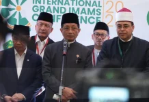 The Minister Calls for Imams Worldwide to be Ambassadors of Peace