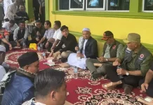 Gibran Attends Friday Prayers with Solok Flood Victims