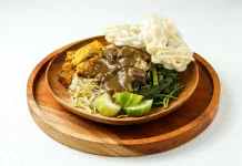 Rujak Cingur: Surabaya's Traditional Salad with Cow Muzzle and Petis
