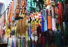 Kapuas Besar Shopping Center: Souvenir Hub in Pontianak