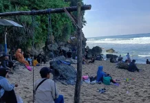 Sepanjang Beach in Yogyakarta's Gunungkidul Regency Offers Long Sandy Coast